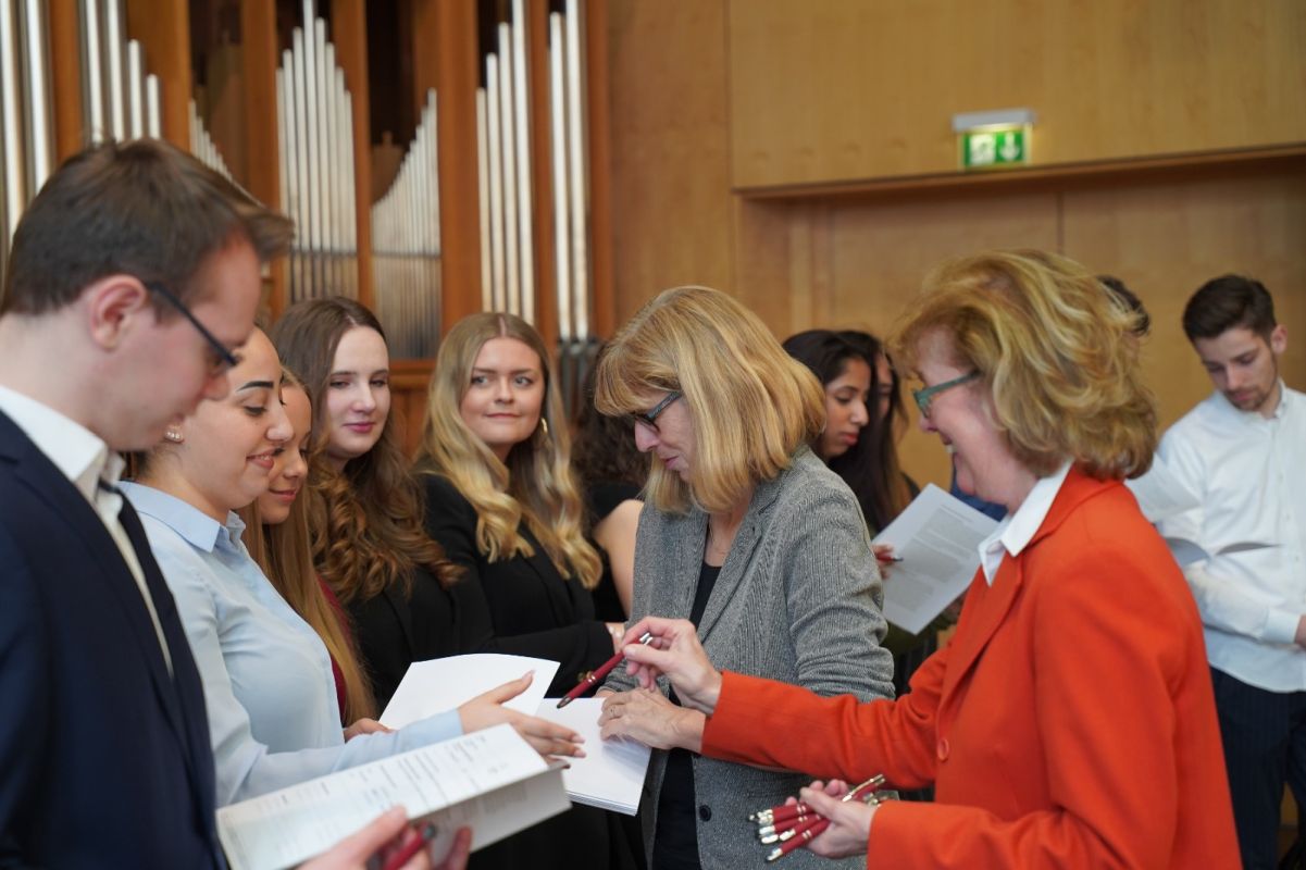 Feierliche Zeugnisübergabefeier Am 30.01.2020 - Bethmannschule